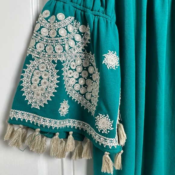 VaVa by Joy Han emerald off the shoulder embroidered flare sleeve dress medium - Picture 4 of 8